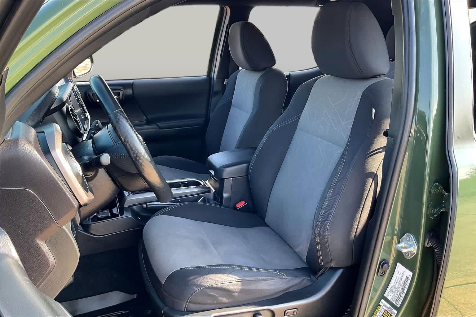 Used 2021 Toyota Tacoma TRD Sport w/ Technology Package RWD image 8