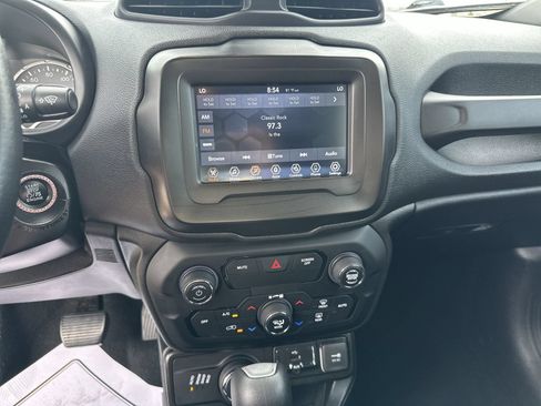 Used 2019 Jeep Renegade Latitude w/ Cold Weather Group AWD/4WD image 13