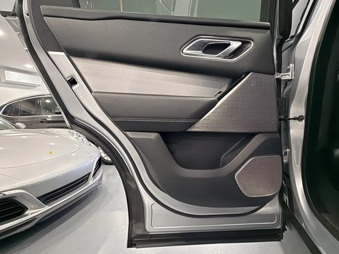 Used 2019 Land Rover Range Rover Velar R-Dynamic SE AWD/4WD image 35