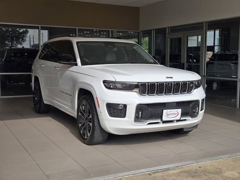 Used 2021 Jeep Grand Cherokee L Overland w/ Advanced Protech Group III AWD/4WD image 3