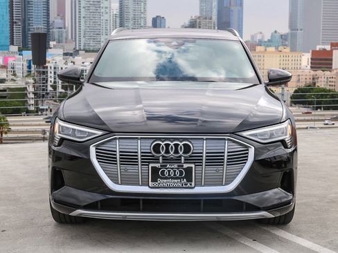 Used 2022 Audi e-tron Premium Plus w/ Premium Plus Package image 2