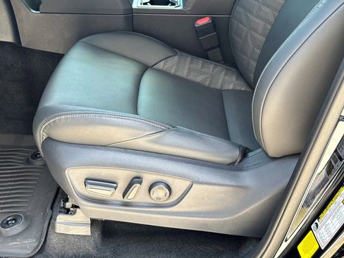 Used 2025 Toyota Tacoma TRD Off-Road w/ TRD Off Road Premium Package AWD/4WD image 19