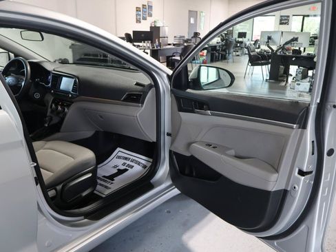 Used 2019 Hyundai Elantra SEL FWD image 21