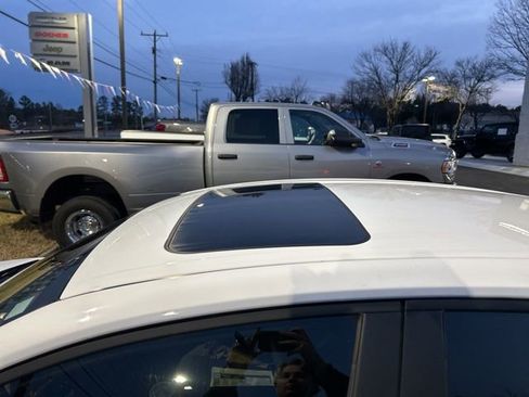 Used 2025 Toyota Camry SE w/ Convenience Package image 4