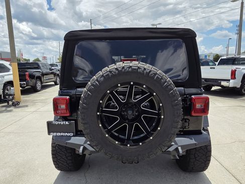 Used 2024 Jeep Wrangler Unlimited Rubicon AWD/4WD image 8