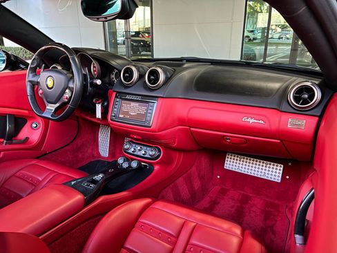 Used 2013 Ferrari California RWD image 36