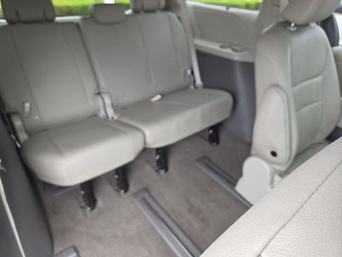 Used 2019 Toyota Sienna XLE w/ XLE Navigation Package AWD/4WD image 22