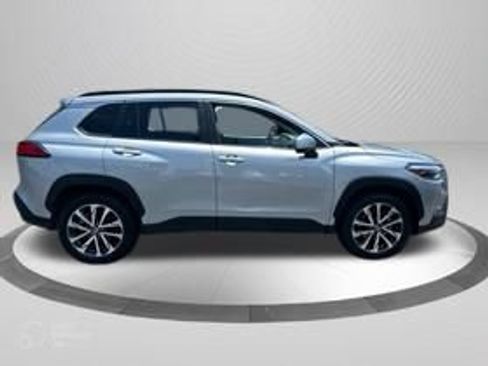 Used 2022 Toyota Corolla Cross XLE w/ Convenience Package AWD/4WD image 4