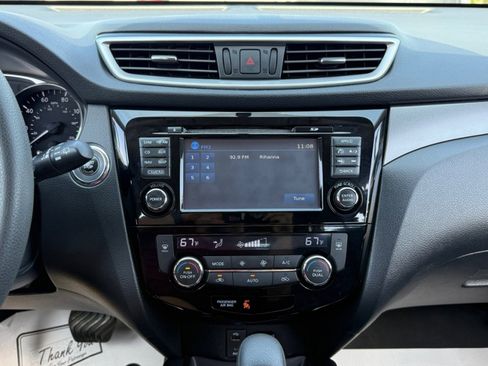 Used 2016 Nissan Rogue SV w/ SV Premium Package AWD/4WD image 12