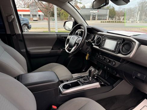 Used 2019 Toyota Tacoma SR5 image 17