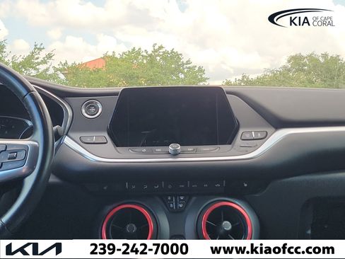 Used 2020 Chevrolet Blazer LT w/ Sound & Technology Package FWD image 19