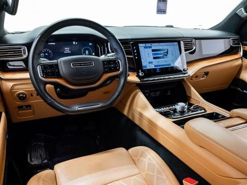Used 2023 Jeep Grand Wagoneer Series III AWD/4WD image 8