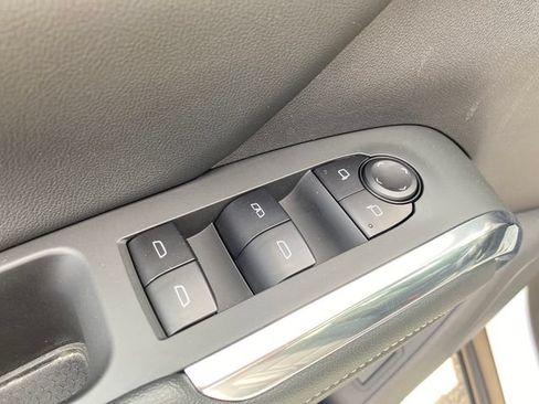 Used 2025 Chevrolet Traverse LT w/ Sun and Wheel Package AWD/4WD image 19