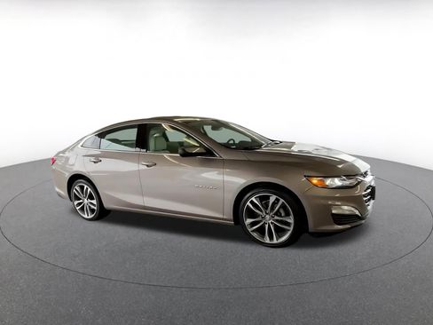 Used 2024 Chevrolet Malibu LT image 2