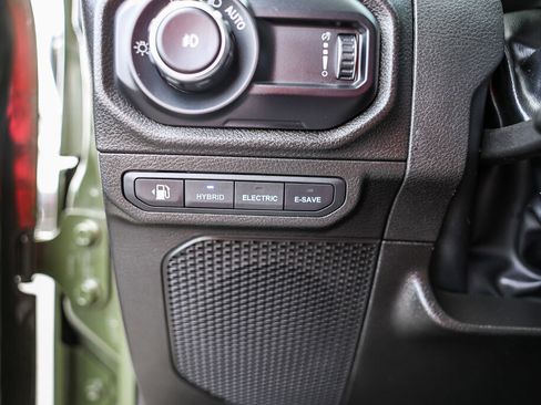 Used 2024 Jeep Wrangler Willys image 18