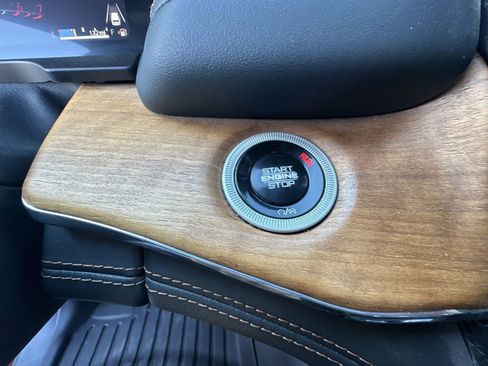 Used 2024 Jeep Grand Cherokee L Summit image 17