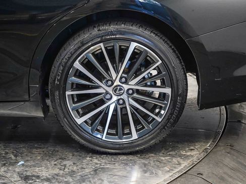 Certified 2025 Lexus ES 300h w/ Premium Package image 10