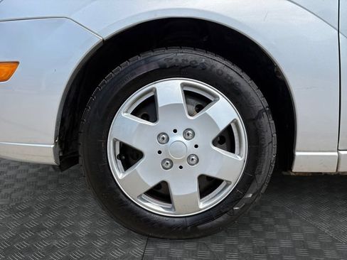 Used 2006 Ford Focus ZX4 Sedan FWD image 13