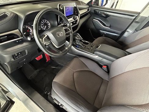 Used 2023 Toyota Highlander L image 44