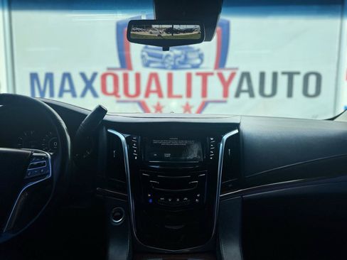 Used 2019 Cadillac Escalade ESV Luxury AWD/4WD image 45