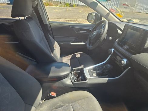 Used 2020 Toyota RAV4 XLE AWD/4WD image 6