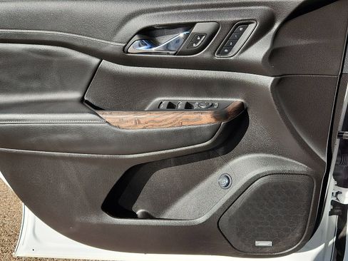 Used 2023 GMC Acadia Denali image 16