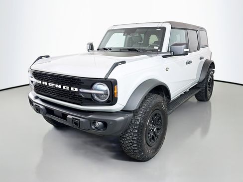 Used 2023 Ford Bronco Wildtrak image 3