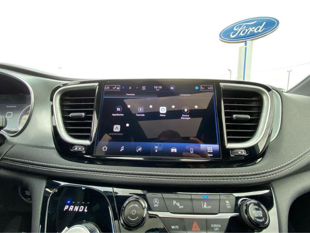 Used 2026 Chrysler Pacifica Limited FWD image 37