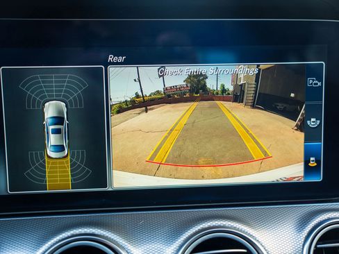 Used 2018 Mercedes-Benz E 300 4MATIC w/ Premium 2 Package image 16