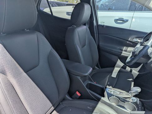 Used 2025 Buick Encore GX Preferred FWD image 4