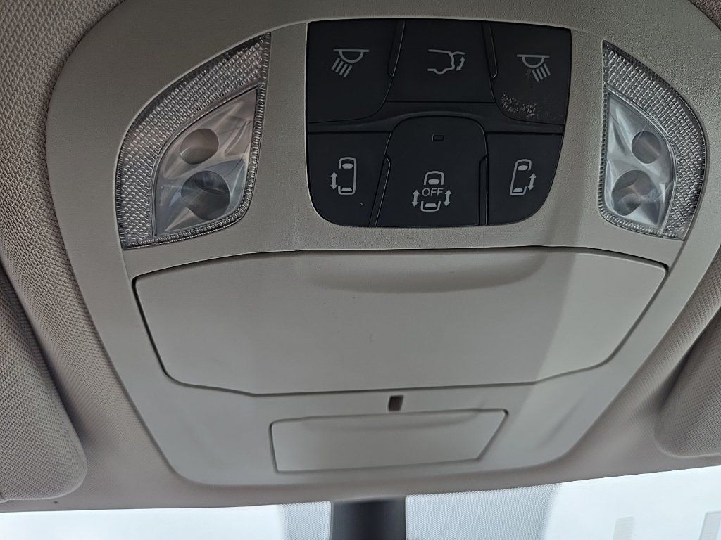 Used 2023 Chrysler Pacifica Touring-L FWD image 24