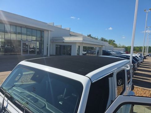 Used 2024 Jeep Wrangler Unlimited Sahara w/ Technology Group AWD/4WD image 19