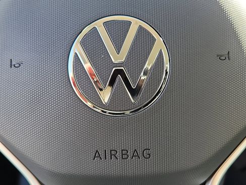 New 2026 Volkswagen Tiguan SE image 19