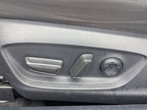 Used 2020 Toyota Camry LE image 23