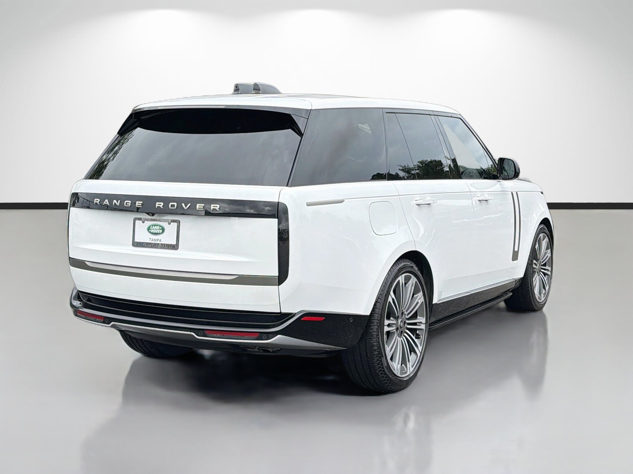 Used 2024 Land Rover Range Rover SE AWD/4WD image 5