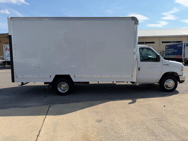 Used 2017 Ford E-450 and Econoline 450 Super Duty w/ Power Windows & Locks Group RWD image 35