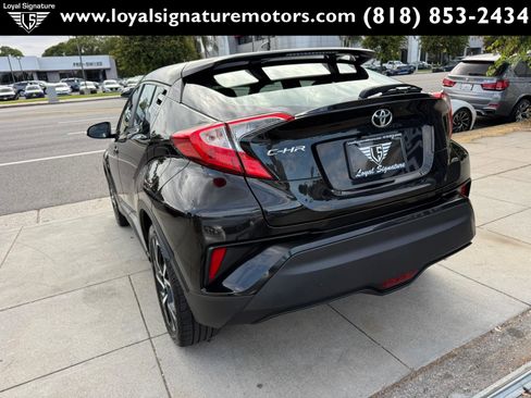Used 2018 Toyota C-HR XLE FWD image 5