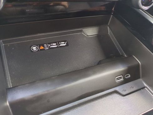 Used 2025 Chevrolet Tahoe Premier AWD/4WD image 28