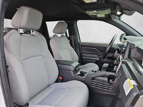 Used 2025 Toyota Tacoma SR5 AWD/4WD image 20