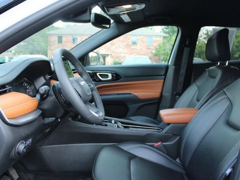 Used 2025 Jeep Compass Limited AWD/4WD image 12