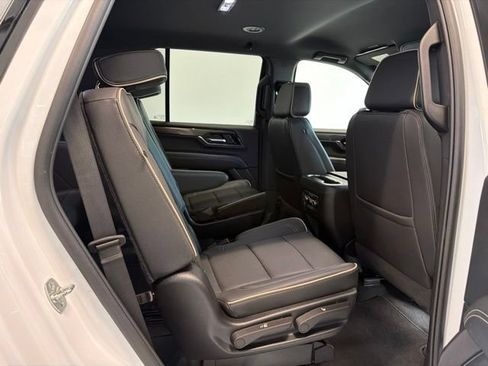 Used 2025 GMC Yukon Elevation w/ LPO, Elevation Black Package AWD/4WD image 44