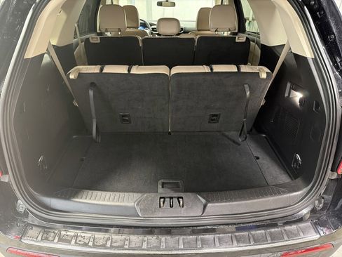 Used 2023 Ford Explorer Limited image 18