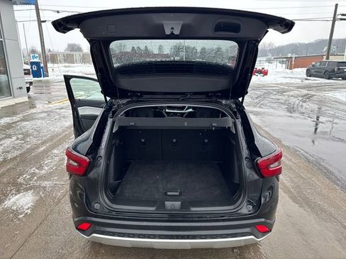 Used 2025 Chevrolet Trax LT image 25