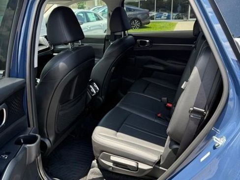 Used 2024 Kia Sorento S w/ Panoramic Sunroof Package FWD image 8