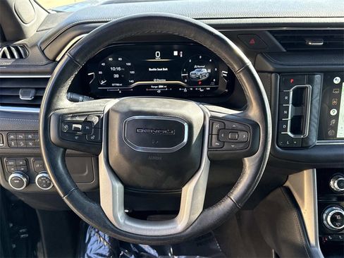 Used 2022 GMC Yukon XL Denali image 21