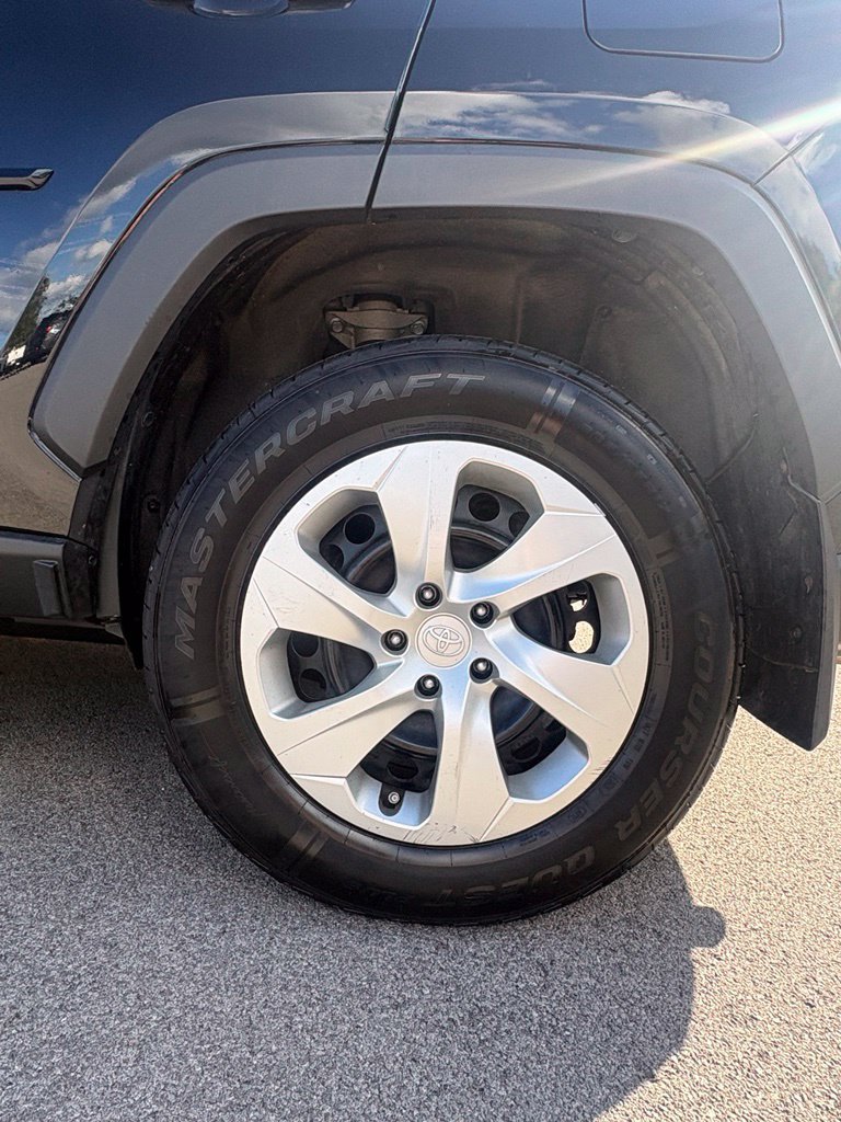 Used 2020 Toyota RAV4 LE w/ All Weather Liner Package AWD/4WD image 34