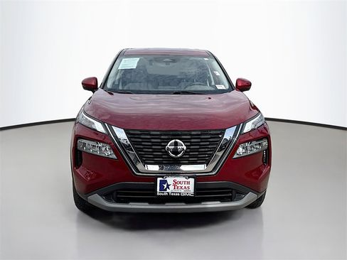 Used 2021 Nissan Rogue SV image 2