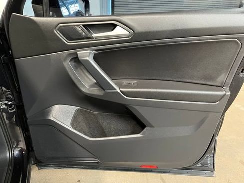 Used 2020 Volkswagen Tiguan SE FWD image 10
