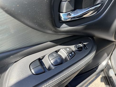 Used 2016 Nissan Murano S AWD/4WD image 18