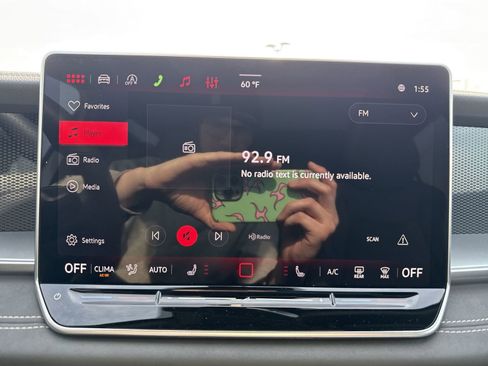 New 2026 Volkswagen Tiguan SE R-Line AWD/4WD image 17